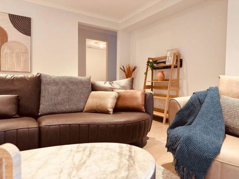 MEL-Point Cook Elegant Four-Bedroom House - Nambucca Heads Accommodation 3