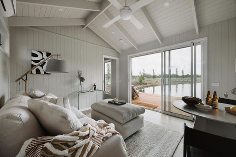 Mewburn Park Retreats - The Lakehouse - Nambucca Heads Accommodation 1