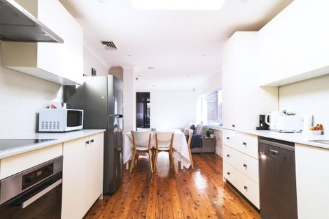 Modern 3 Bed Home In Tempe Near Airport City - Nambucca Heads Accommodation 1