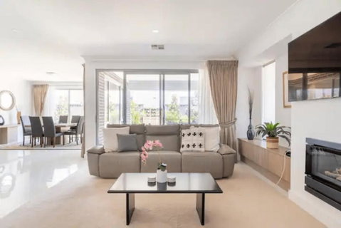 Modern Mansion In Lightsview By Host Solutions - Nambucca Heads Accommodation 2