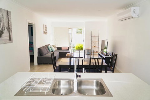 Modern Style Unit 2 Deer Park - Nambucca Heads Accommodation 1