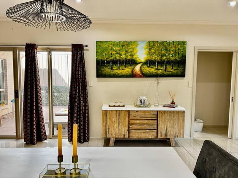 Morden Elegant 4 Bedroom House - Nambucca Heads Accommodation 0