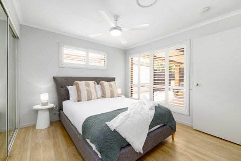 NEW 3BR Serene Creekside Retreat In Helensvale - Nambucca Heads Accommodation 1