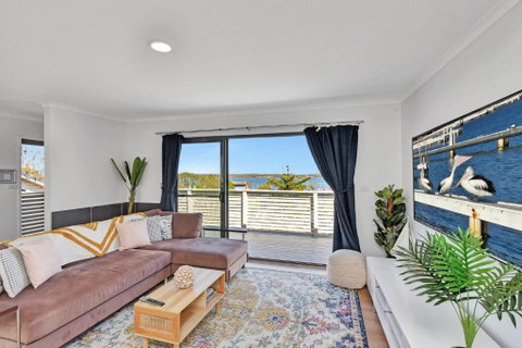 New Property Seabreeze Bungalow - Lakeview Sunset Delight At Sunshine On Lake Macquarie - Nambucca Heads Accommodation 2