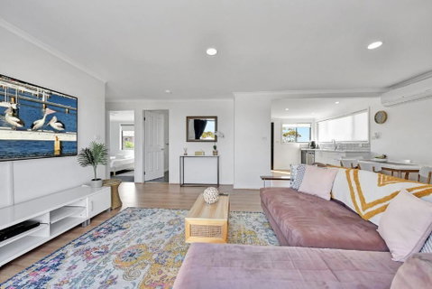 New Property Seabreeze Bungalow - Lakeview Sunset Delight At Sunshine On Lake Macquarie - Nambucca Heads Accommodation 3