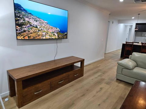 O Stylish 4 Room Oasis With 65 TV - Nambucca Heads Accommodation 0