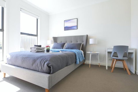 No Stairs Dbl Garage Aircon Woodville North - Nambucca Heads Accommodation 1