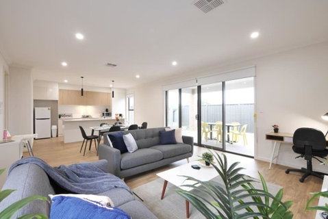 No Stairs Dbl Garage Aircon Woodville North - Nambucca Heads Accommodation 0