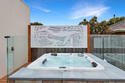 OG Spa Retreat- 3 Bedroom, Spa, Central, Aircon - Nambucca Heads Accommodation 0