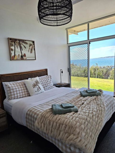 ON THE WATERS EDGE - Nambucca Heads Accommodation 3