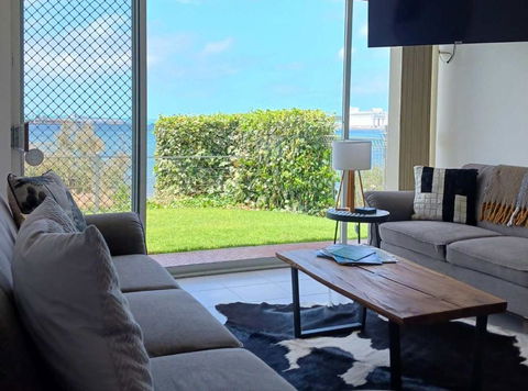 ON THE WATERS EDGE - Nambucca Heads Accommodation 2