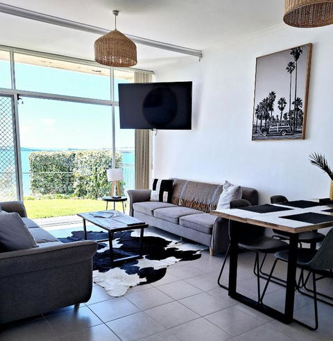 ON THE WATERS EDGE - Nambucca Heads Accommodation 1