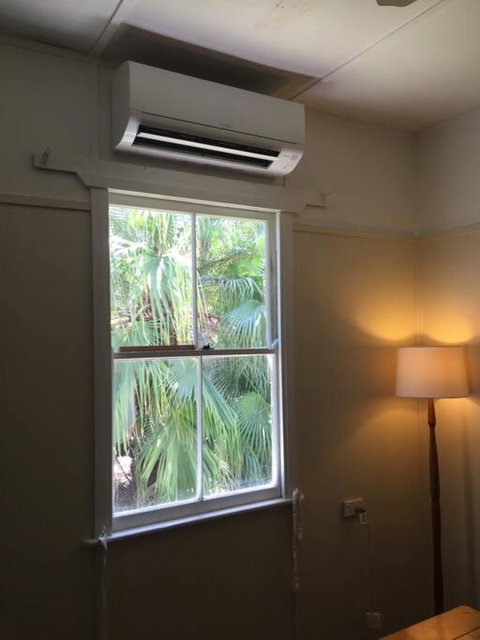 Original Surf Cottage In Heart Of Pottsville Beach - Nambucca Heads Accommodation 3