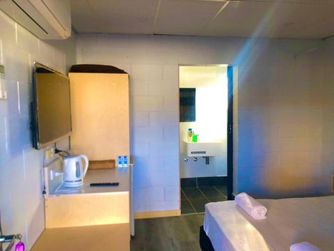OXFORD HOTEL MOTEL - Nambucca Heads Accommodation 0