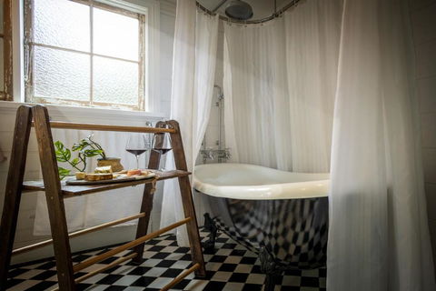 Pet-Friendly Blue Mountains Cottage With Indoor Fireplace - Nambucca Heads Accommodation 1