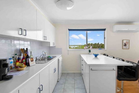 Picturesque Lakeside Getaway: Views, Beach, Park - Nambucca Heads Accommodation 0
