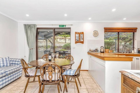 Picturesque Vineyard Farmhouse Nestled On 40-Acres - Nambucca Heads Accommodation 3