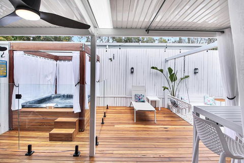 Private Outdoor Spa, Fire Pit - THE RETREAT COOLUM BEACH - Nambucca Heads Accommodation 1