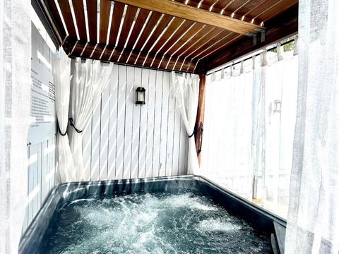 Private Outdoor Spa, Fire Pit - THE RETREAT COOLUM BEACH - Nambucca Heads Accommodation 3