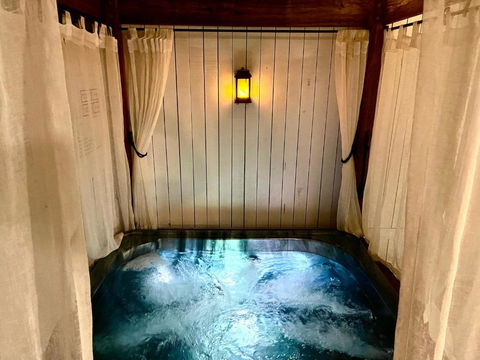 Private Outdoor Spa, Fire Pit - THE RETREAT COOLUM BEACH - Nambucca Heads Accommodation 0