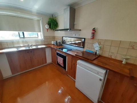 QUIET PROPERTY BY THE RIVER - Nambucca Heads Accommodation 3