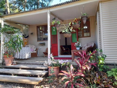 Quirky Cottage In Centre Of Maleny, Walk Everywhere - Nambucca Heads Accommodation 2