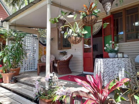 Quirky Cottage In Centre Of Maleny, Walk Everywhere - Nambucca Heads Accommodation 3