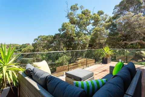 At Agnes Ave: Coastal Views - Nambucca Heads Accommodation 0