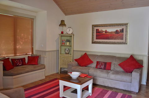 Autumn Affair Cottage 5 - Nambucca Heads Accommodation 2