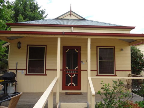 Autumn Affair Cottage 5 - Nambucca Heads Accommodation 0