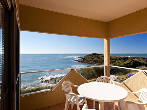 Avalon 4 - Right Across The Road From Convent Beach - Uninterrupted Views - Nambucca Heads Accommodation 2
