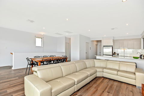 Avaya - Sellicks Beachfront Getaway - WiFi - Nambucca Heads Accommodation 3