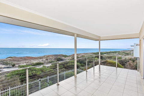 Avaya - Sellicks Beachfront Getaway - WiFi - Nambucca Heads Accommodation 0
