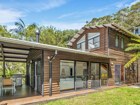 Avoca Beach Living - 84 Avoca Drive, Avoca Beach - Nambucca Heads Accommodation 1