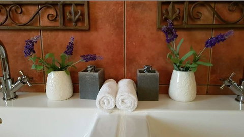 Barossa Glen - Henri's Cottage - Bed & Breakfast - Nambucca Heads Accommodation 2