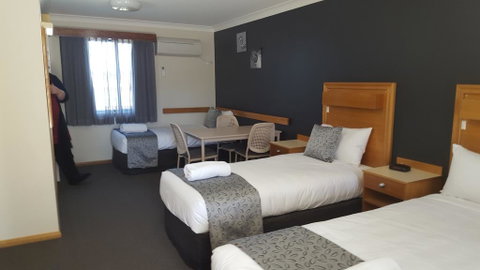 Bathurst Gold Panner - Nambucca Heads Accommodation 2