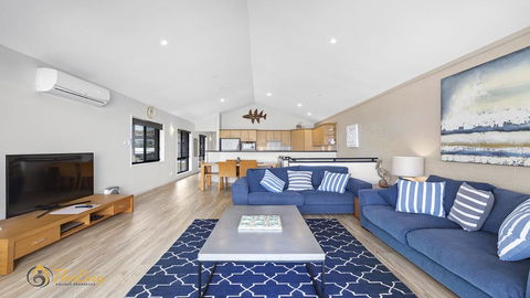 Beach House 72A Marine Drive - Fingal Bay - Nambucca Heads Accommodation 2