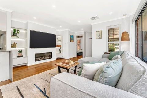 Redbrick Retreat - Generous Coastal Escape - Nambucca Heads Accommodation 1