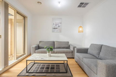 Relaxing Family Home In The Heart Of Tarneit - Nambucca Heads Accommodation 2