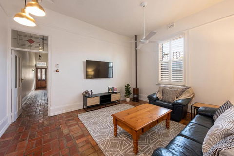 Renovated 2B 1B Victorian House In Princes Hill - Nambucca Heads Accommodation 1