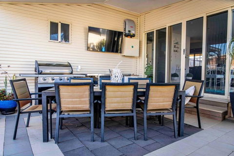 Resort On Morgan With Beautiful Private Pool, Pet Friendly - Nambucca Heads Accommodation 3