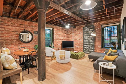 Retro Meets Industrial At Heritage Bond Store - Nambucca Heads Accommodation 0