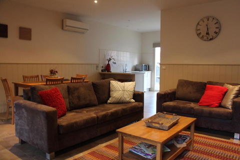 River Rock Cottage Centrally Located And Dog Friendly - Nambucca Heads Accommodation 0