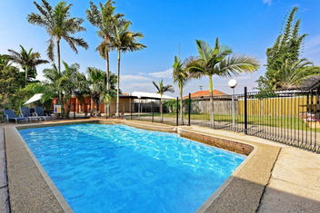 Riviera Motel Bundaberg with Nambucca Heads Accommodation