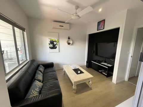 Relax At Trinity Beach Getaway, Blue Lagoon, Trinity Beach - Nambucca Heads Accommodation 2