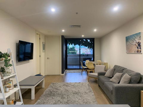 Rooftop Infinity Pool - St Kilda Luxury - Nambucca Heads Accommodation 2