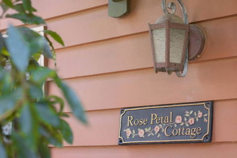 Rose Petal Cottage - Nambucca Heads Accommodation 1