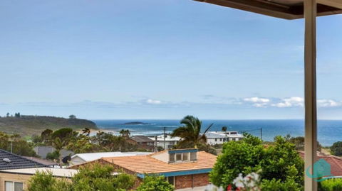 Rosies Retreat - 300m To The Sandy Shores Of Caves Beach - Nambucca Heads Accommodation 1