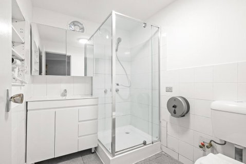 Rustic Queen Room - Conveniently Located - Shared Bathroom - Nambucca Heads Accommodation 3