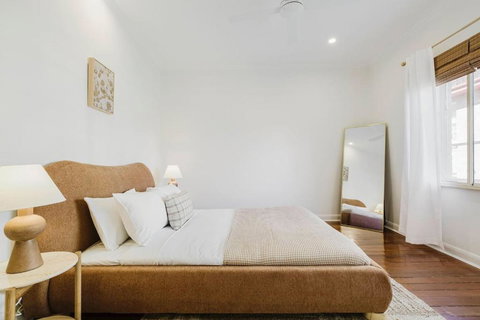 Salmon Calm - Trendy Velvet Allure By Albert Park - Nambucca Heads Accommodation 0